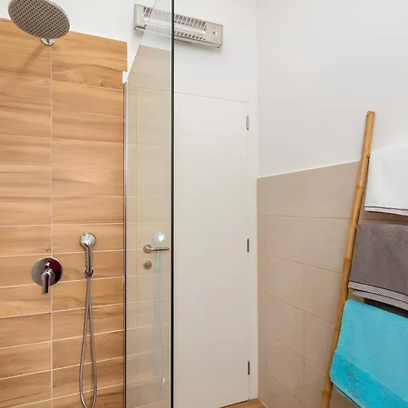 Semesterbostad Comfort Vidovic *